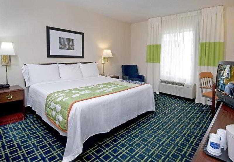 Fairfield Inn & Suites By Marriott Boston Milford Exterior photo